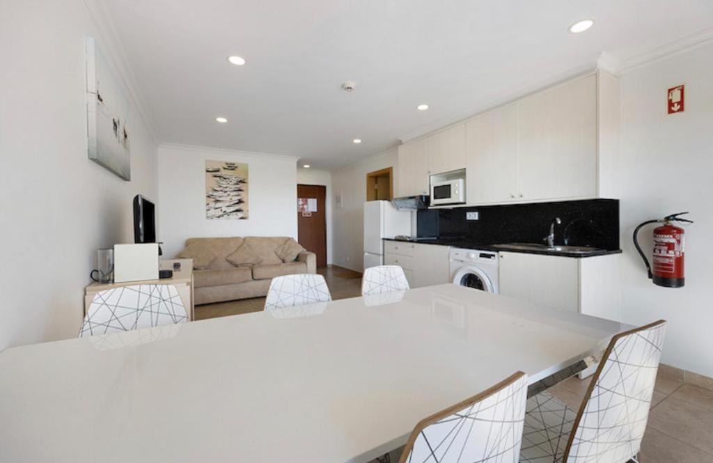 Cozy Apartment With Seaview 300M From The Beach Portimão Eksteriør billede